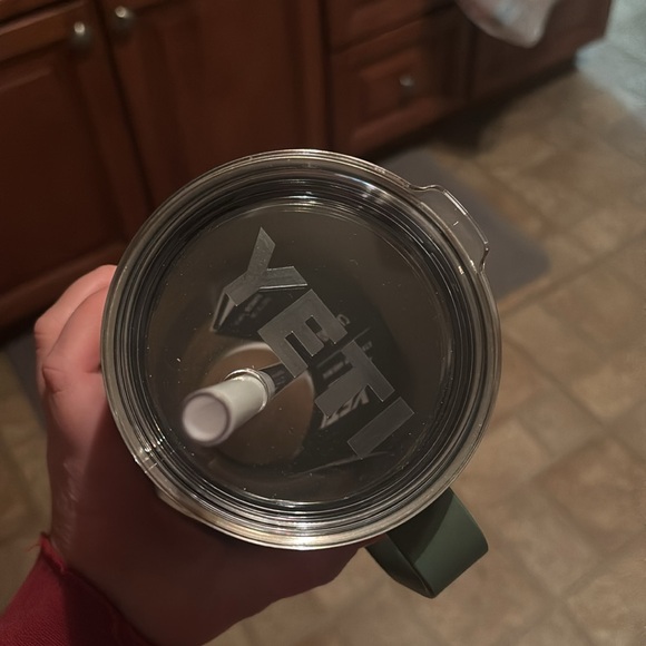 35 oz Yeti Rambler w Straw - Picture 4 of 4